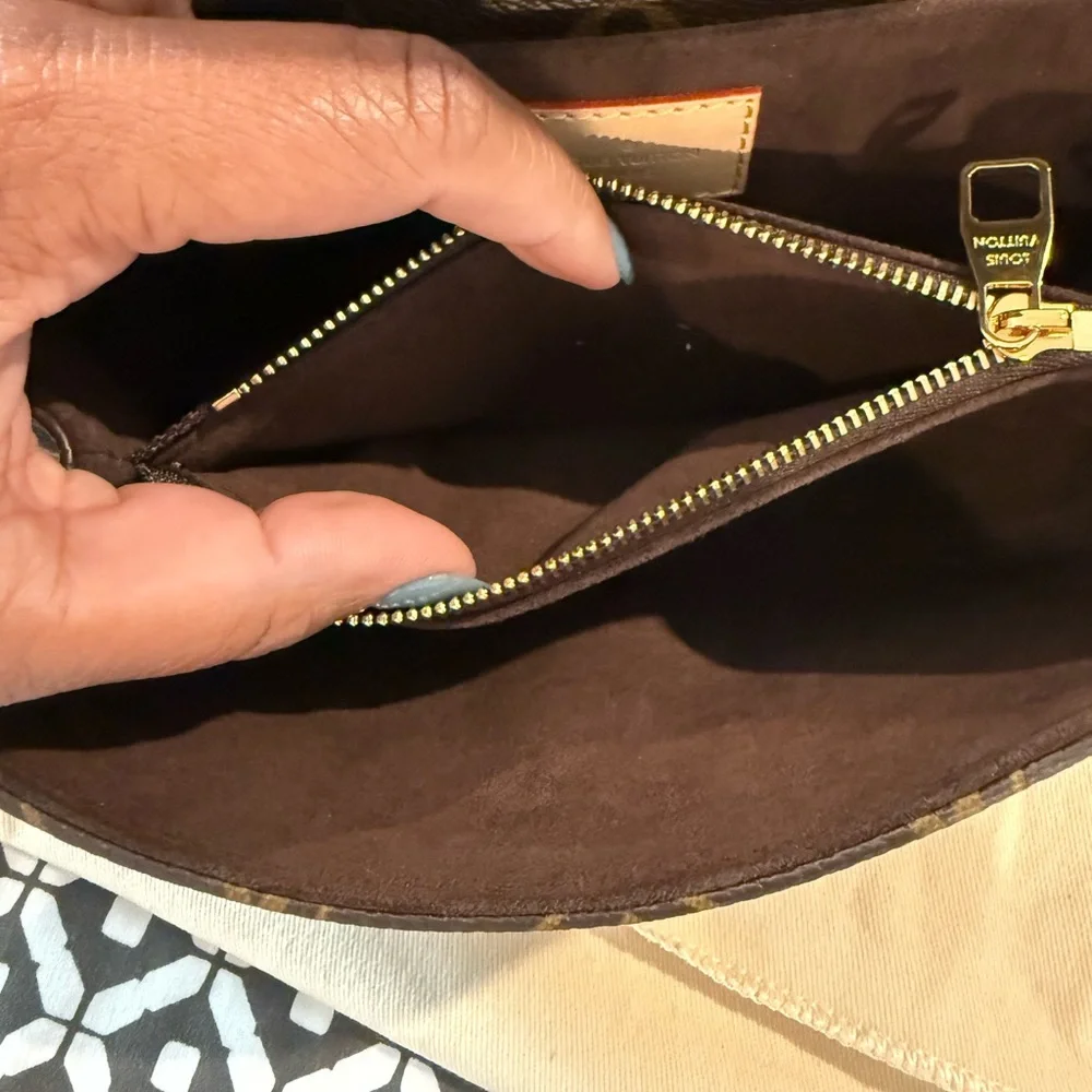 Louis Vuitton Pochette Métis East West in Monogram - Picture 12 of 13